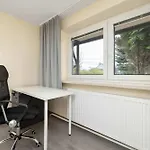 Spacious Family With Parking And Desks In By Renters Appartamento