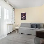 Spacious Family With Parking And Desks In By Renters شقة