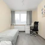 Spacious Family With Parking And Desks In By Renters Appartamento