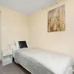 Spacious Family With Parking And Desks In By Renters شقة رشيشوف