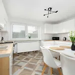 شقة Spacious Family With Parking And Desks In By Renters رشيشوف