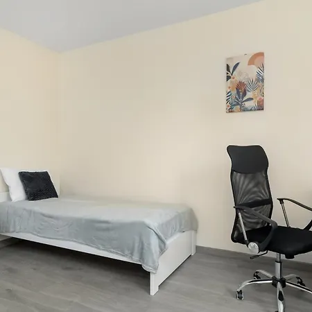 Spacious Family In With Parking Spaces And Desks By Renters Appartamento *