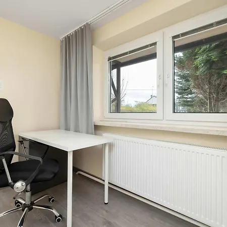 Spacious Family With Parking And Desks In By Renters Appartement