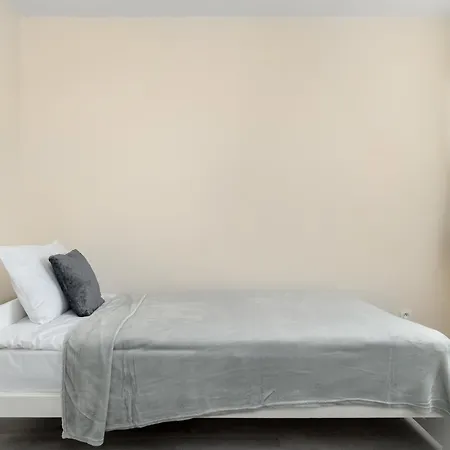 Spacious In With Parking Spaces&desks By Renters Rzeszów