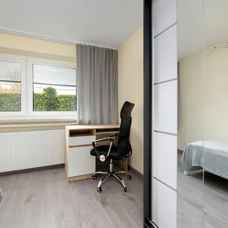 Spacious Family In With Parking Spaces And Desks By Renters Rzeszów