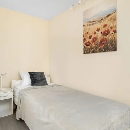 Spacious In With Parking Spaces&desks By Renters * Rzeszów