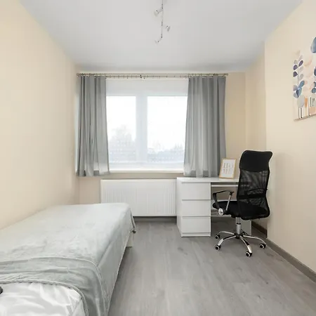 Spacious In With Parking Spaces&desks By Renters Apartamento