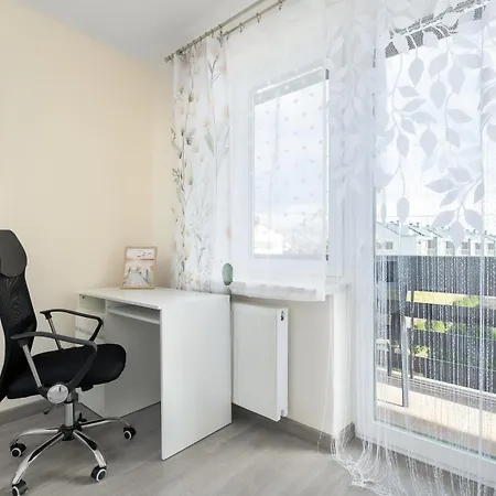 Spacious In With Parking Spaces&desks By Renters Apartamento Rzeszów