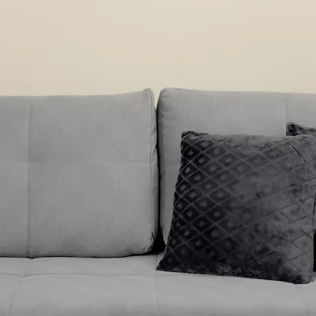 Apartamento Spacious In With Parking Spaces&desks By Renters *