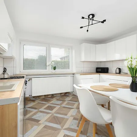 Διαμέρισμα Spacious Family With Parking And Desks In By Renters Rzeszów