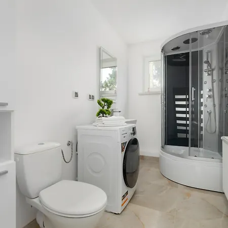 Appartement Spacious Family With Parking And Desks In By Renters