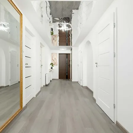 Spacious In With Parking Spaces&desks By Renters Apartamento