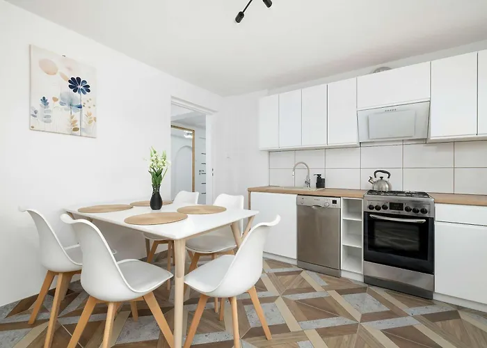 Spacious Family Apartments With Parking And Desks In Rzeszow By Noclegi Renters Appartamento