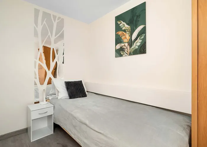 Spacious Family Apartments With Parking And Desks In Rzeszow By Noclegi Renters * Rzeszów