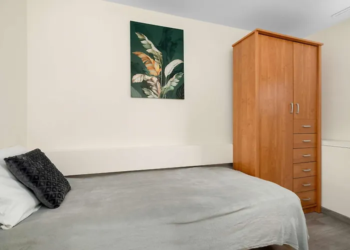 Spacious Family Apartments With Parking And Desks In Rzeszow By Noclegi Renters Appartamento