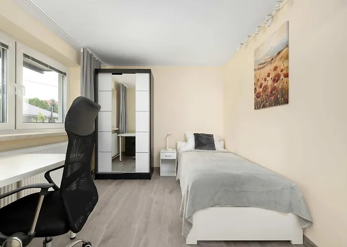 Spacious Family Apartments With Parking And Desks In Rzeszow By Noclegi Renters Appartamento