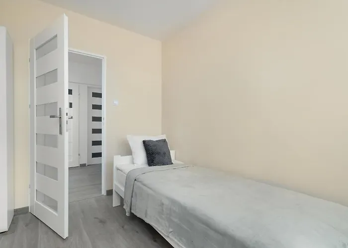 Spacious Family Apartments With Parking And Desks In Rzeszow By Noclegi Renters Apartament *