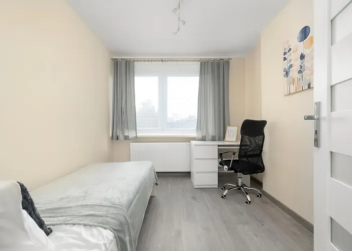 Spacious Family Apartments With Parking And Desks In Rzeszow By Noclegi Renters Appartamento